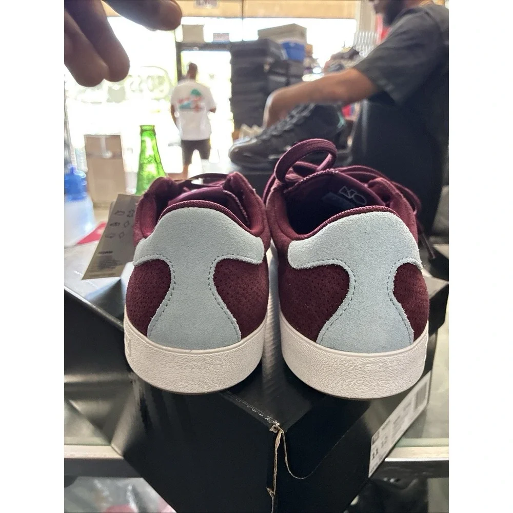 adidas Originals NORA Mens Shoes HQ4698 Maroon Clear Sky White Size 11